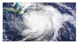 এগিয়ে আসছে ঘূর্ণিঝড় “ফনি” চার বন্দরে সতর্ক সংকেত