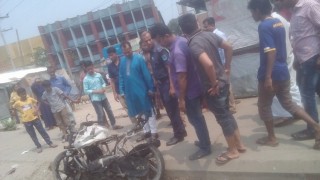 ইটাখোলায় ক্লাব দখলকে কেন্দ্র করে দুই গ্রুপের সংঘর্ষে আহত ৩, দুটি মোটরবাইকে আগুন