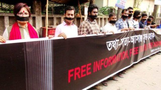 জুলিয়ান অ্যাসাঞ্জের মুক্তির দাবীতে নরসিংদী লেখক শিবিরের মানববন্ধন