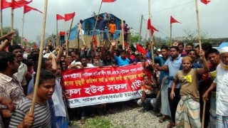 ৯ দফা দাবী : নরসিংদীতে পাটকল শ্রমিকদের রেল পথ অবরোধ, ইটপাটকেল নিক্ষেপে আহত ২০ ট্রেনযাত্রী