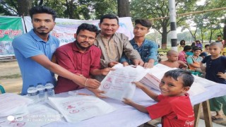 সুবিধাবঞ্চিত শিশুদের মধ্যে নতুন পোশাক বিতরণ