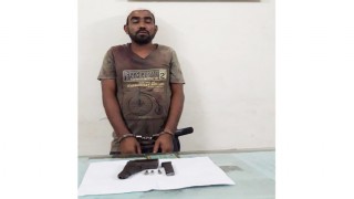 নরসিংদীতে বিদেশি পিস্তল ও গুলিসহ ১০ মামলার আসামী গ্রেফতার