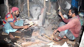 ঈদ উল আযহাকে ঘিরে ব্যস্ততা বেড়েছে কামারশালায়