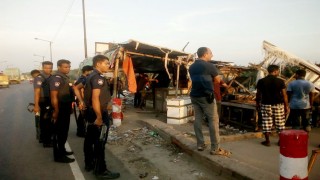 পলাশে সেতুর অবৈধ সিএনজি স্ট্যান্ড উচ্ছেদ করলো পুলিশ