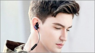 বেশি সময় এয়ারফোন ব্যবহারে কানের ক্ষতি বেশি সময় এয়ারফোন ব্যবহারে কানের ক্ষতি