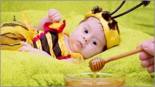 নবজাতককে মধু খাওয়াবেন না কেন?