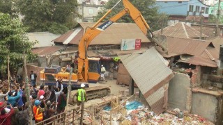 মাধবদীতে ব্রহ্মপুত্র নদ থেকে অবৈদ স্থাপনা উচ্ছেদ শুরু
