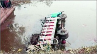 সাভারে ট্রাক খাদে পড়ে দুই ব্যবসায়ীর মৃত্যু