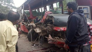 বেলাবতে বাস কাভার্ড ভ্যান মুখোমুখী সংঘর্ষে ১ শিশু নিহত, আহত ২০ বেলাবতে বাস কাভার্ড ভ্যান মুখোমুখী সংঘর্ষে ১ শিশু নিহত, আহত ২০