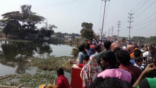 অজ্ঞাত মরদেহ উদ্ধার, ছাদ থেকে পড়ে যুবকের মৃত্যু
