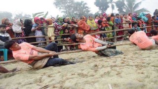 মাধবদীতে ঐতিহ্যবাহী রশিটান খেলা প্রতিযোগিতায় মেতে উঠলো গ্রামবাসী