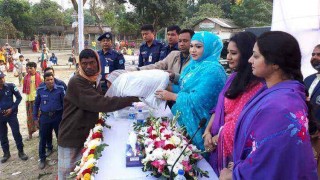 দুস্থদের মাঝে নরসিংদী পুলিশ নারী কল্যাণ সমিতির কম্বল বিতরণ