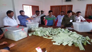 নরসিংদীতে ইউনিয়ন পরিষদ উপ নির্বাচনের ভোট গণনা চলছে