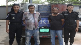 ৩ হাজার লিটার চোরাই তেলসহ দুইজন গ্রেফতার