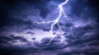 ভারতের ৩ রাজ্যে ২৪ ঘন্টায় বজ্রপাতে ৭৩ জন নিহত