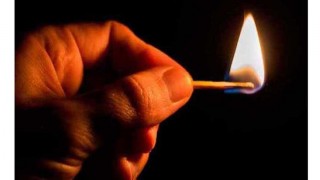 নরসিংদীতে দুই ভাইয়ের শরীরে পেট্রল ঢেলে আগুন দিলো বড় ভাই