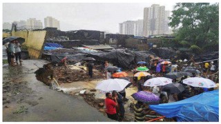 টানা বর্ষণে বিপর্যস্ত ভারতের মুম্বাই, মহারাষ্ট্রে নিহত ৩৮ 