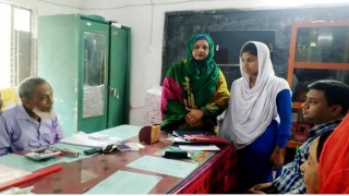 পলাশে ছাত্রী নিজেই বন্ধ করলো নিজের বাল্য বিয়ে