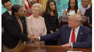 ট্রাম্পের কাছে বাংলাদেশী নারীর উদ্ভট নালিশ