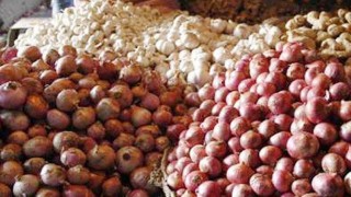 লাগামহীনভাবে বাড়ছে  পেঁয়াজ, আদা ও রসুনের দাম