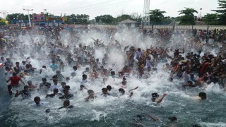 ঈদকে ঘিরে ড্রিম হলিডে পার্কে দর্শনার্থীদের উপচেপড়া ভিড়