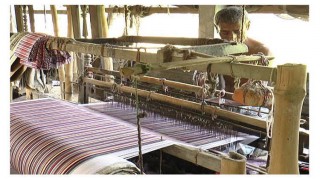 দেড় দশকে ৪২ শতাংশ কমেছে দেশের হস্তচালিত তাঁত