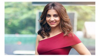 ফ্যানদের মধ্যে মারামারি: ক্ষেপেছেন নায়িকা!