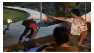 সানি লিওনের পেটে গুলি চালালেন পরিচালক