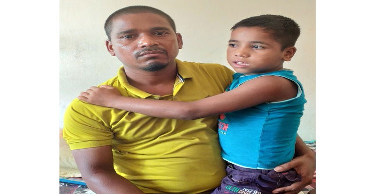 বাবা দিবসে বাবার কোল ফিরে পেলো সেই শিশুটি বাবা দিবসে বাবার কোল ফিরে পেলো সেই শিশুটি