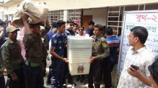 নরসিংদী সদর উপজেলা পরিষদ নির্বাচন: ভোটকেন্দ্রে যাচ্ছে সরঞ্জাম