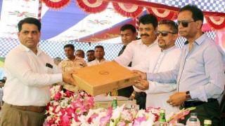 পলাশে মেধাবী শিক্ষার্থীদের সংবর্ধনা ও উপকরণ বিতরণ