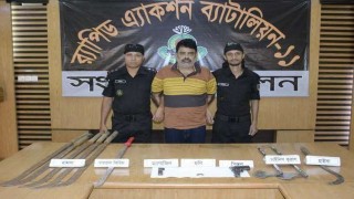 পলাশে ১টি বিদেশী পিস্তল ও ধারালো অস্ত্রসহ আ’লীগ নেতা আটক