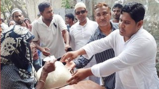 ঘোড়াশালে জুটমিল শ্রমিকদের পাশে দাড়ালেন যুবলীগ নেতা