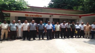 বকেয়া বেতন বোনাসের দাবীতে নরসিংদীর ইউএমসি জুটমিলের জিএম অবরুদ্ধ