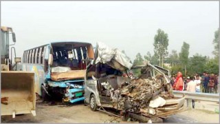 মুন্সীগঞ্জে বাস-মাইক্রো সংঘর্ষে নিহত-১০