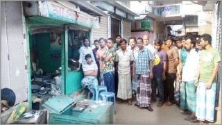 নরসিংদীর ঘোড়াশাল বাজারে ৬ স্বর্ণের দোকানে ডাকাতি; ১০৯ ভরি স্বর্ণ ও ১৮ লাখ টাকা লুট নরসিংদীর ঘোড়াশাল বাজারে ৬ স্বর্ণের দোকানে ডাকাতি; ১০৯ ভরি স্বর্ণ ও ১৮ লাখ টাকা লুট