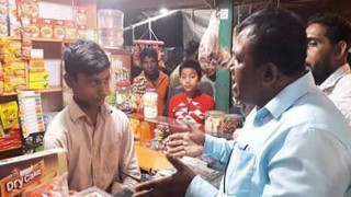 পলাশে অতিরিক্ত দামে লবণ বিক্রি করায় ২ ব্যবসায়ী গ্রেফতার পলাশে অতিরিক্ত দামে লবণ বিক্রি করায় ২ ব্যবসায়ী গ্রেফতার