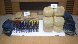 প্রাইভেটকারে মিললো ফেনসিডিল ও গাঁজা, আটক ২