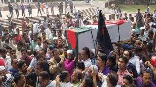 শহীদ মিনারে খোকাকে হাজারো মানুষের শেষ শ্রদ্ধা নিবেদন