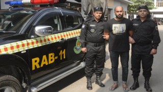 বাবুরহাটে দেশীয় কাপড়ে বিদেশী ব্র্যান্ডের সীল ব্যবহার, ব্যবসায়ী গ্রেপ্তার বাবুরহাটে দেশীয় কাপড়ে বিদেশী ব্র্যান্ডের সীল ব্যবহার, ব্যবসায়ী গ্রেপ্তার