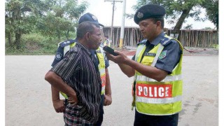 অ্যালকোহল প্রতিরোধে যান চালকদের পরীক্ষা