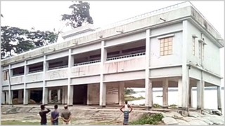 সন্ধ্যা নদীতে বিলীন বিদ্যালয়