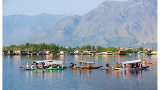 কাশ্মীরে পর্যটক প্রবেশের অনুমতি মিললো ৬৪ দিন পর