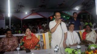 পলাশে সংসদ সদস্য ও জেলা প্রশাসকের পূজামন্ডপ পরিদর্শন