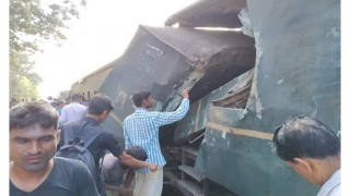 রংপুরে ট্রেনের বগি দুমড়ে মুচড়ে ১ জন নিহত, আহত ৪০