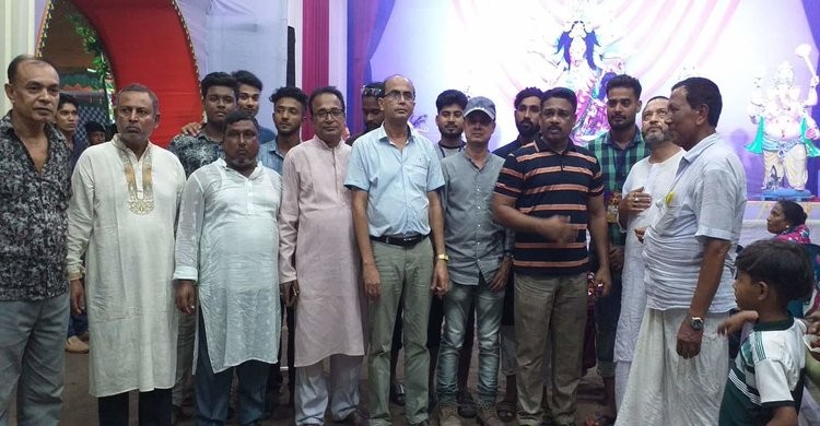 পূজামন্ডপ পরিদর্শনে বিএনপি নেতা হারুন অর রশিদ পূজামন্ডপ পরিদর্শনে বিএনপি নেতা হারুন অর রশিদ