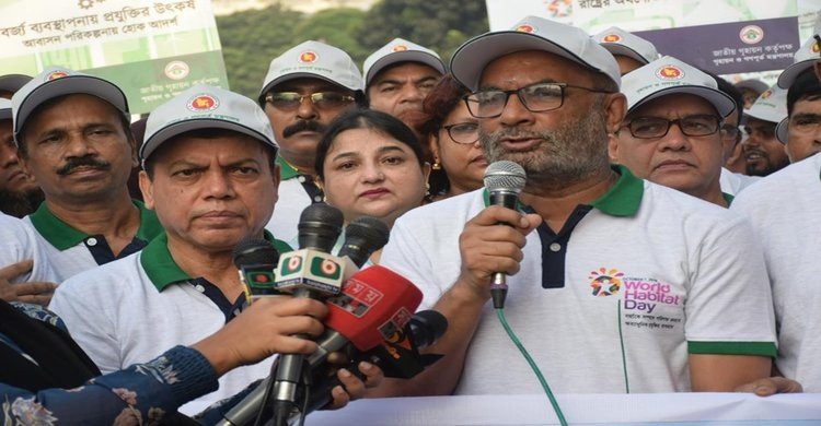 দেশে একজন লোকও আবাসহীন থাকবে না: গণপূর্তমন্ত্রী দেশে একজন লোকও আবাসহীন থাকবে না: গণপূর্তমন্ত্রী