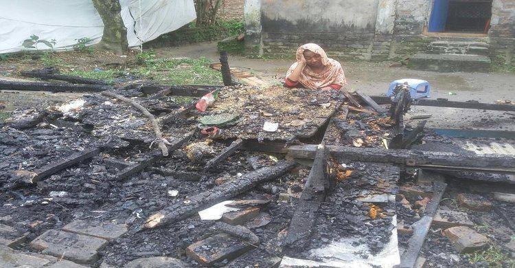 রায়পুরায় আগুনে পুড়ল তাজমহলের স্বপ্ন রায়পুরায় আগুনে পুড়ল তাজমহলের স্বপ্ন