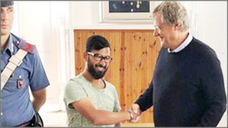 বাংলাদেশী যুবকের সততা