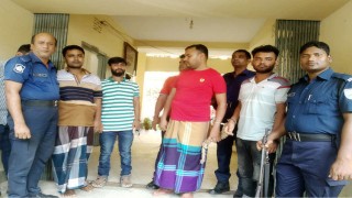 পলাশে ডাকাতির প্রস্তুতিকালে ৫ জন গ্রেফতার